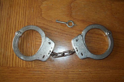 Vintage Smith &amp; Wesson model 100 double lock handcuffs with key