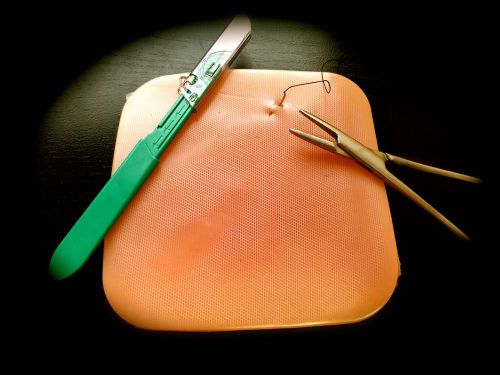 New REALISTIC silicone 3 layer SKIN SUTURE PAD for training surgeons