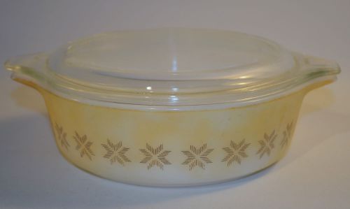 Vintage Pyrex Casserole #471 With lid - 1 Pint - Yellow Town &amp; Country
