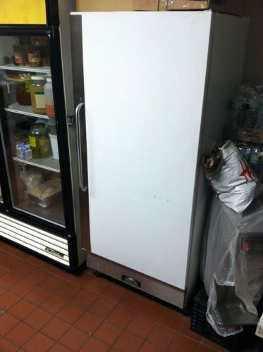 Arctic air r22cw commercial reach-in cooler 22 cu.ft solid door refrigerator for sale