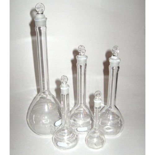 Selection of Corning Pyrex Glass Class A Volumetric Flasks: 25, 50, 100, 250 mL