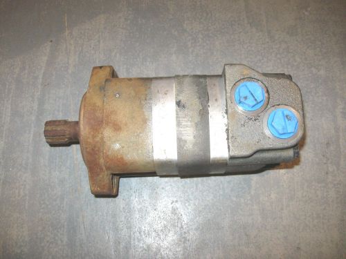 Char-lynn eaton 104-1018-006 hydraulic motor 1&#034; shaft 6 spline / 2 bolt flange for sale