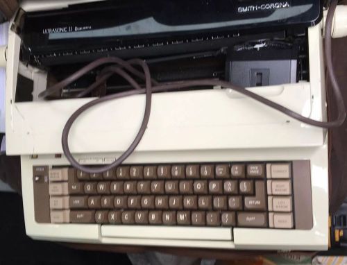 Vintage Smith Corona Ultrasonic II Typewriter With Case