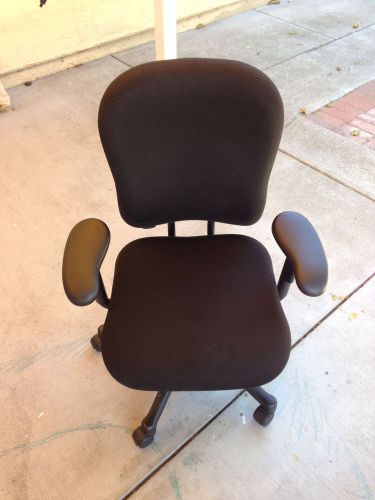 Knoll Generation Chair for Office Desk 4A21919, Armrests, Ergonomic in Black.