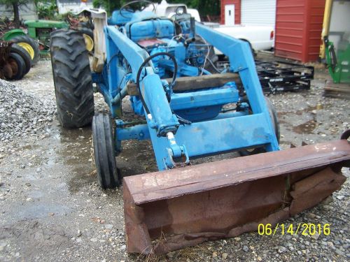 FORD 5000 TRACTOR WITH FORD LOADER