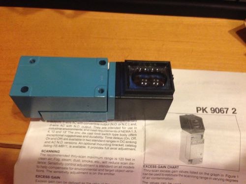 Micrso Switch LpL series thru scan heavy duty photoelectric control PK 9067 -2