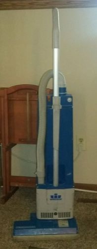 Windsor versamatic 14&#034; commercial upright vacuum cleaner model vs14 for sale