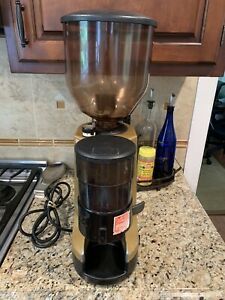 Nuova Simonelli MDU Espresso grinder POWERS ON