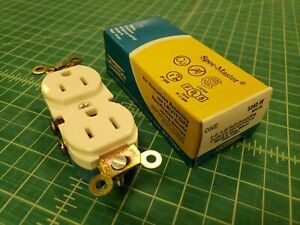 Leviton - Spec Grade 15A Receptacle - 5362 White - NEMA 5-15R