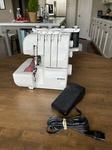 Kenmore Serger Model 385.16677700 Sewing Machine Excellent Condition
