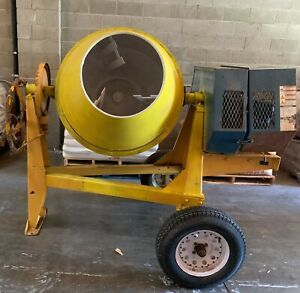 CEMENT MIXER 9 CU FT HONDA  MOTOR GAS,USED GOOD CONDITION