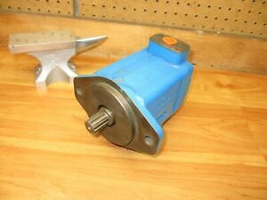Eaton Vickers 02-137105-1 *NEW OLD STOCK* Hydraulic Vane Pump 20V8A 151A22R