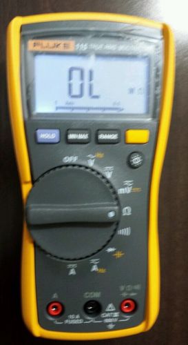 FLUKE 115 TRUE RMS MULTIMETER WITH LEADS + STORAGE CASE. - FREE SHIPPING