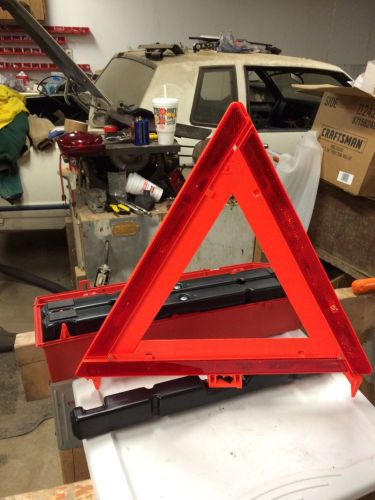 Emergency warning triangle flare kit