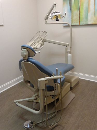 ADEC 1040 DENTAL CHAIR W/ EURO DELIVERY UNIT, ASSISTANT ARM &amp; LIGHT