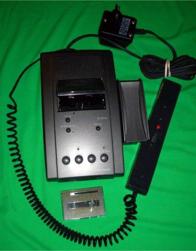 Grundig Diktiergerat DT 3210 mit Mikrofon GDM 756, Netzteil und einer Kassette