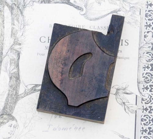 letter: o blackletter wood type 3.54&#034; woodtype font letterpress printing block o