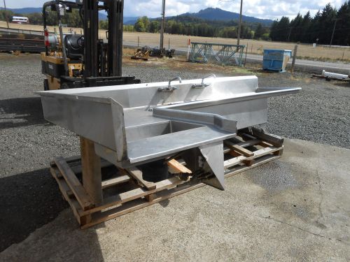 3-sinks  22x28x14   / 30&#034; x 135&#034; stainless w/ 76&#034; end corner for sale
