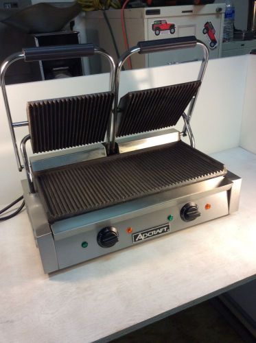 Adcraft SG-813 Commercial ribbed surface PANINI press sandwich grill