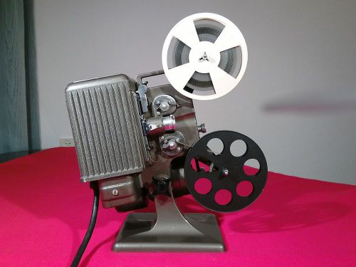 SPLENDID &#039;40s KODAK EIGHT-70 8mm PROJECTOR - WORKING (110Volts)