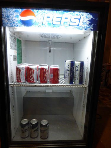 TRUE GDM-7-LD 7 CU.FT. COUNTERTOP GLASS DOOR REFRIGERATED MERCHANDISER