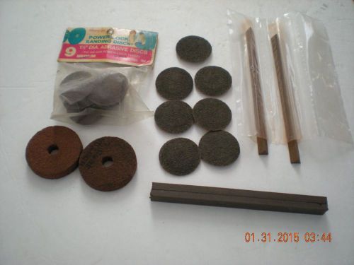 2 USED GRINDING STONES, 3 DEBURRING STICKS AND 16 ABRASIVE DISCS.
