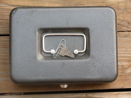 BOSTICH LOCKING HEAVY DUTY METAL CASH BOX WITH REMOVABLE DRAWER AND KEY