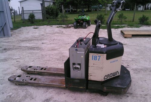 6000 lbs crown electric pallet jack  model pe3000 with used working charger for sale
