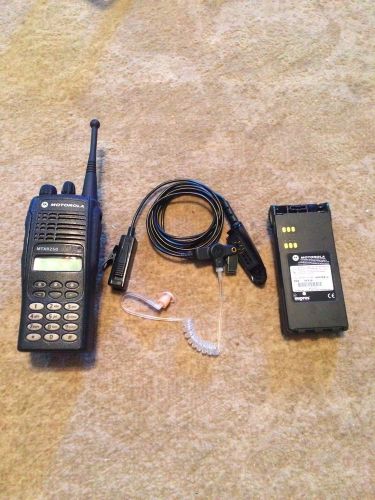 Motorola MTX8250 LS Portable 2 Way Radio 800MHz Trunking AAH25UCH6DU9AN Free S&amp;H
