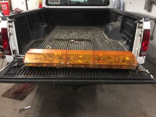 Code 3 pse excalibur amber 48&#034; Llight bar clean must see