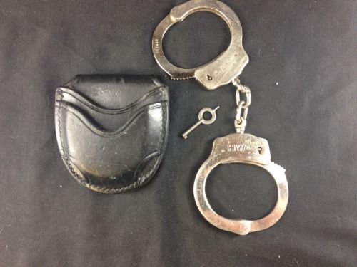 Don hume handcuff holster/pouch c305 &amp; hwc cuffs with key included ! ships free for sale