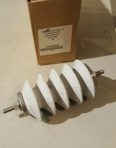 COOPER POWER SYSTEMS UHS15070B0D0A1A HEAVY DUTY ARRESTER 15KV 12.7 MCOV NEW $99E