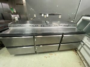 used deli case 6 drawers on the bottom. 2 doors on the top. No issues. 