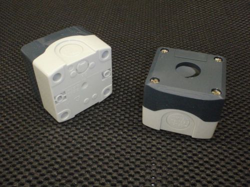 CONTROL BOX 1 PUSH BUTTON 22mm POLY URETHANE 2 3/4&#034; X 2 3/4&#034; SAFETY PB1-GYW
