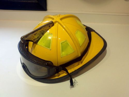 Cairns 1010 fire helmet