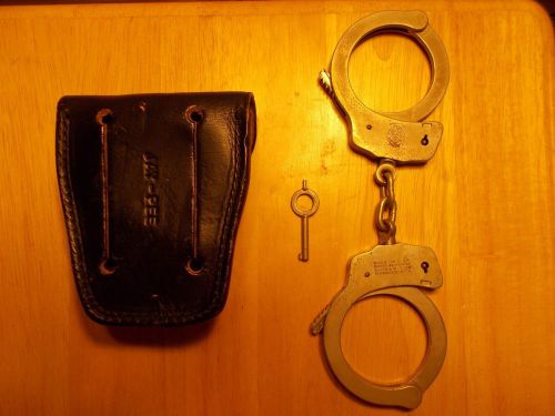 SMITH &amp; WESSON (VINTAGE) HANDCUFFS WITH JAY-PEE CASE AND (1) KEY