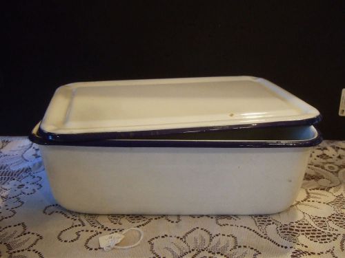 VINTAGE WHITE PORCELAIN ENAMEL REFRIGERATOR/ MEDICAL LAB PHOTOGRAPHY TRAY w/ LID