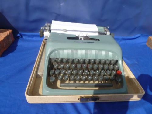 Vintage Olivetti Underwood Studio 44 Robin Egg Blue Manual Portable Typewriter