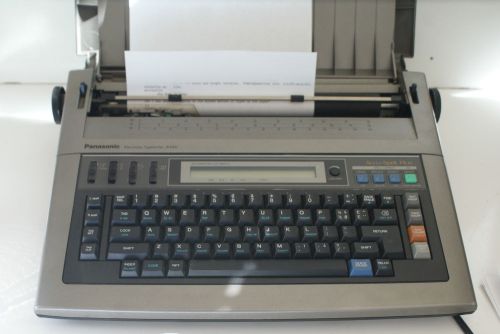 Panasonic Electric Typewriter R440 w/Cover Works Great! L#287