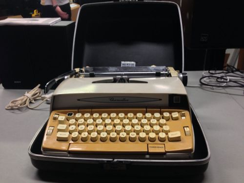 Smith-Corona Chancellor Typewriter in Breifcase Combo Vintage