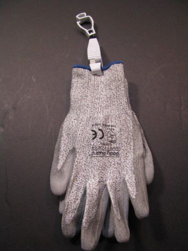 Glove Clip Retainer &amp; Dyneem Anti Abrasion Rubber Tip Medium Size Work Gloves