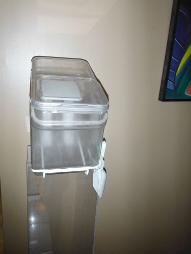 NEW LEAF/ VITA BIN #1075 5 GAL W/ SLIDE LID W/ 1 SCOOP &amp; WALL MOUNT RACK