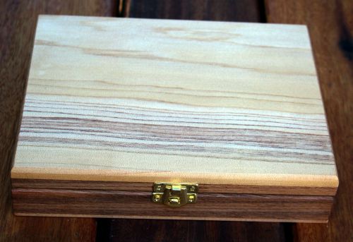 Natural Cedar Timber Gold Nugget &amp; Gems Display Case Handmade 20 inserts