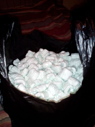 1 bag of packing peanuts! Green! Low price! Free shipping!