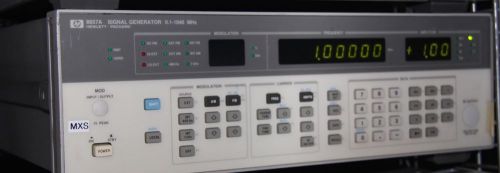 HP 8657A Signal Generator 100kHz-1.04GHz +13dBm/-143dBm Option 002