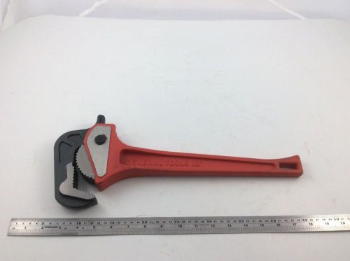 General Tools Heavy-Duty 18&#034; Self-Adjusting Pipe Wrench