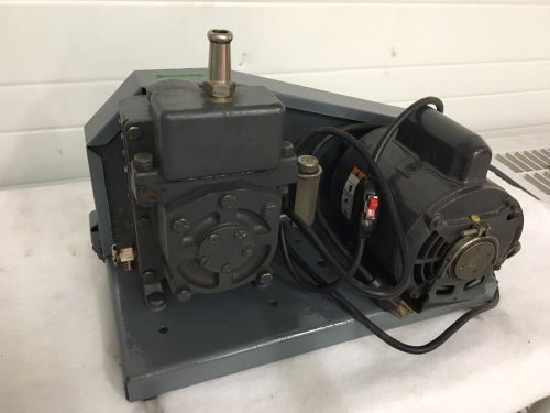 Welch duo-seal vacuum pump model 1400 sn 148380 for sale