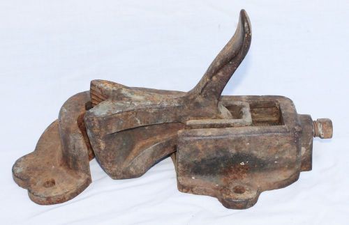 Antique Vintage Well Pipe Puller Holder Lifter Dog Clamp Cast Iron