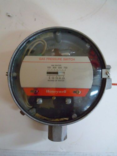 HONEYWELL C437D 1005 GAS PRESSURE SWITCH 10-700 MM   (E7)