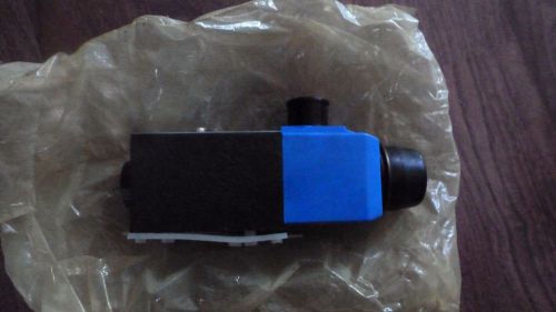 Vickers dg4v-3-2al-h-m-u-b6-60, solenoid valve w/ 110/120v coil *new old stock* for sale